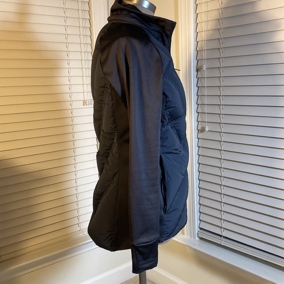 Women’s Athleta puffer jacket with thin sleeves - Picture 4 of 11